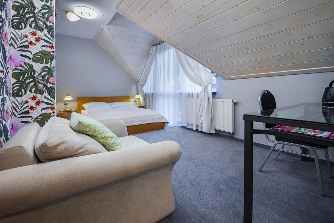 Hotel Zalesie Бохня Екстериор снимка