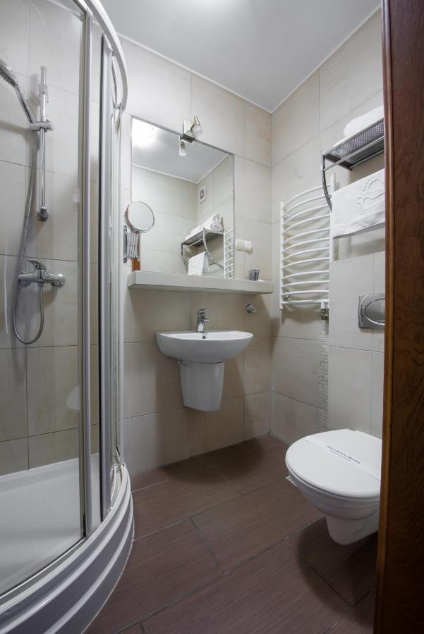 Hotel Zalesie Бохня Екстериор снимка